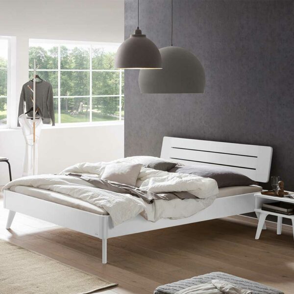 TopDesign Buche weiß lackiert Bett 140x200 cm in modernem Design 80 cm hoch