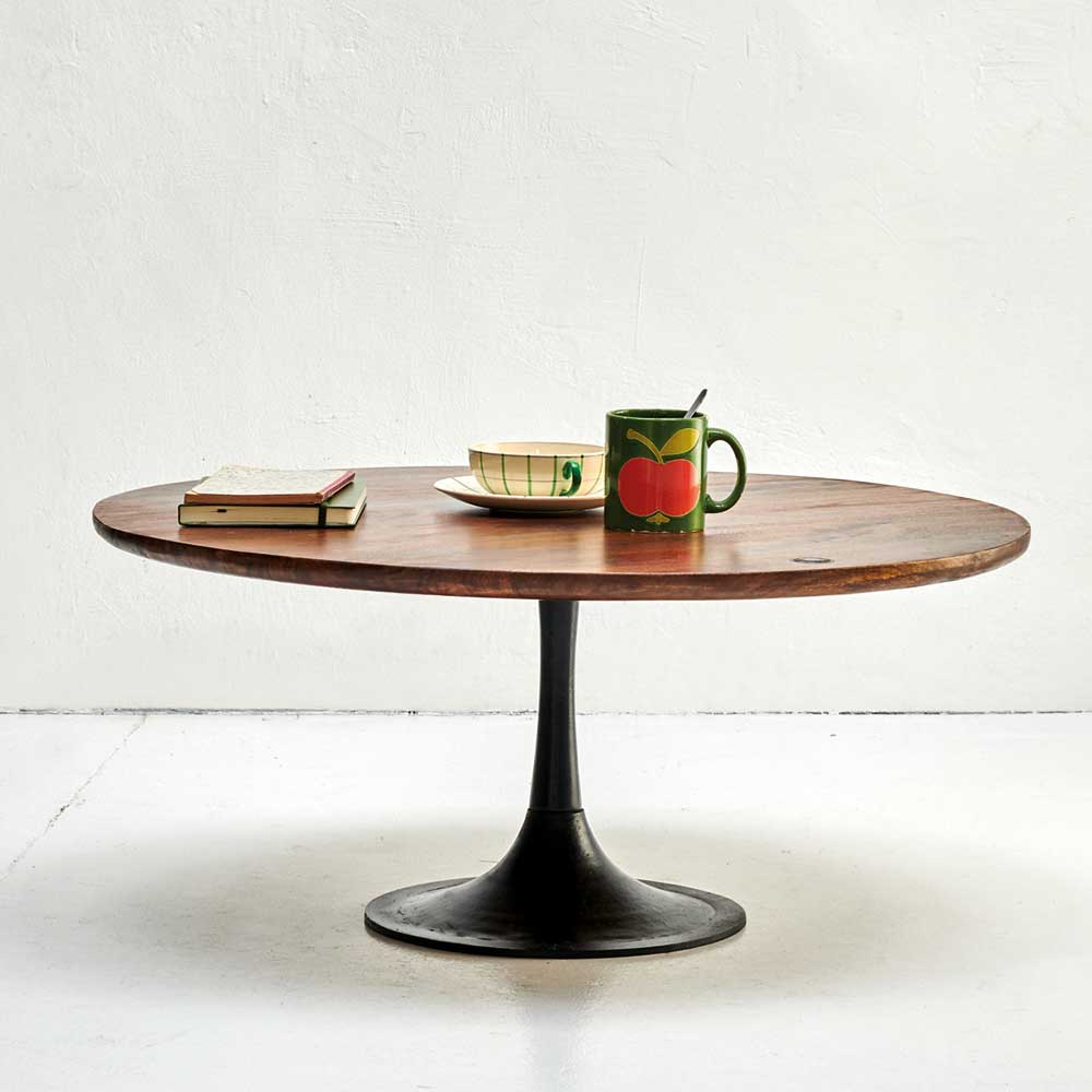 Möbel Exclusive Retro Wohnzimmer Tisch mit Trompetenfuß Massivholzplatte