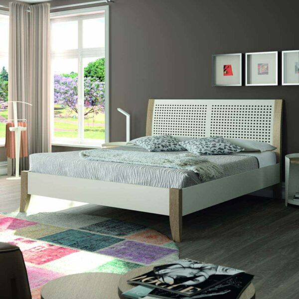 Violata Furniture Bett in Weiß mit Eiche Massivholz Metall