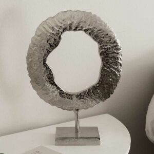 Doncosmo Deko Skulptur aus Metall in modernem Design Silberfarben