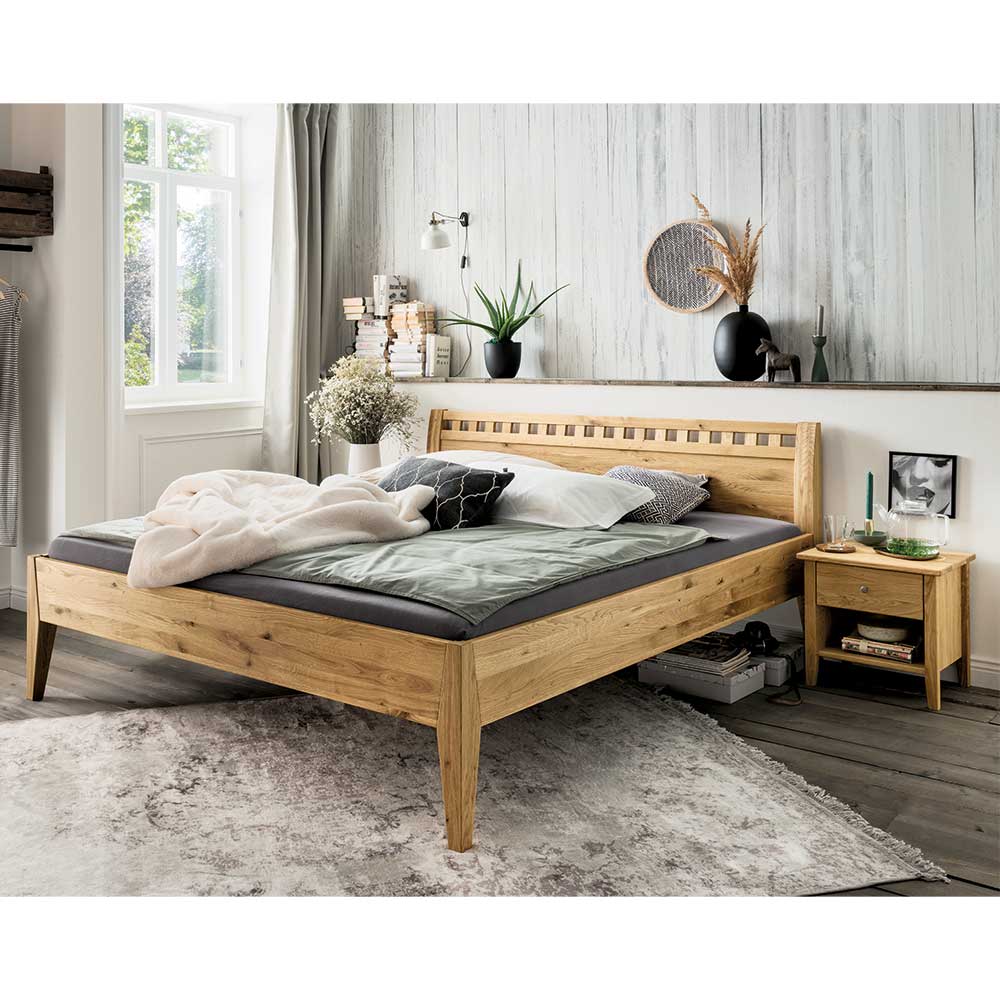 Life Meubles Wildeiche Doppelbett 47 cm Einstiegshöhe zwei Nachtkommoden (dreiteilig)