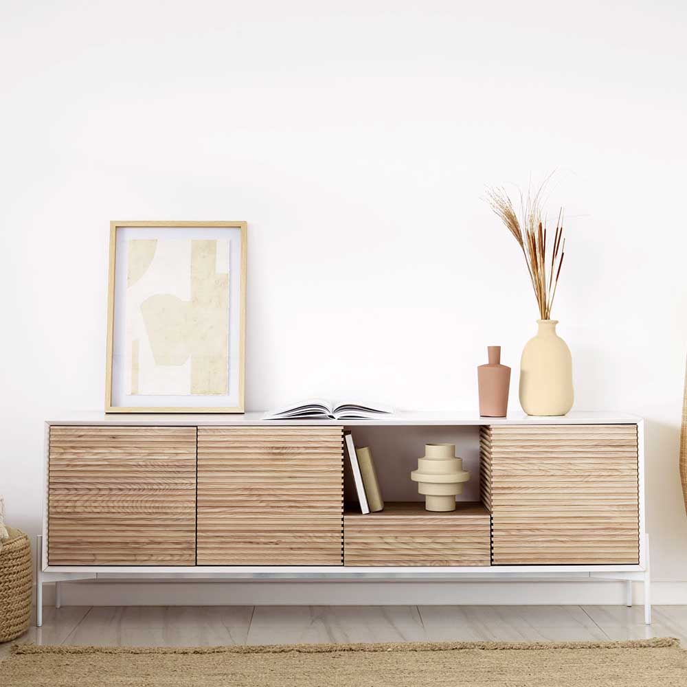 4Home Skandi Stil Sideboard in Eschefarben und Weiß Vierfußgestell aus Metall