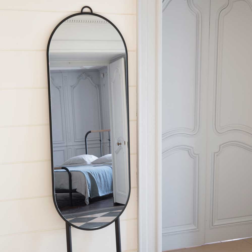 Violata Furniture Stehender Spiegel in Schwarz und Eiche oval