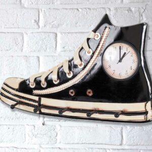 Tollhaus Metall Garderobe in Sneaker Optik mit Uhr